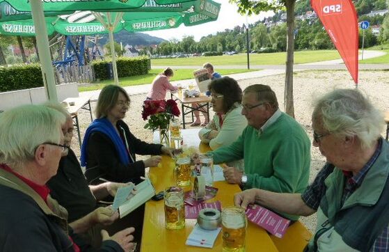 Evelyne Gebhardt MdEP im Gespräch mit Künzelsauern Foto: spd kün