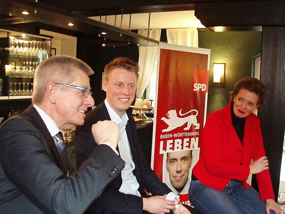 Hans-Jürgen Saknus mit Markus Herrera Torrez und Tülay Schmid Foto: saknus