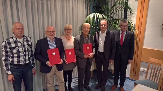 v.l.: Alfred Leuser, Hans und Karin Hagdorn, Günter Andersen, Andreas Stoch, Hans-Jürgen Saknus Foto: spd kün